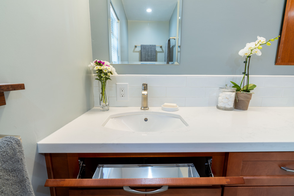 Calming Berkeley Hills Upstairs Bathroom