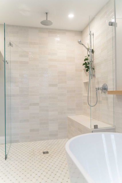 Stunning Transitional Renovation klassisch-modern-badezimmer