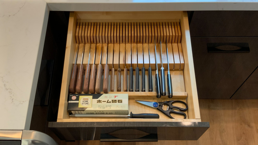 Contemporary High Gloss Kitchen Remodel