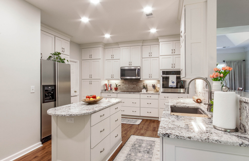 Kitchen - transitional kitchen idea