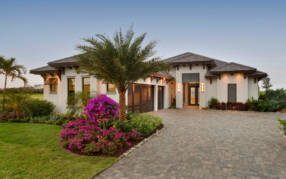 Tropical one-storey white exterior in Miami with a hip roof.