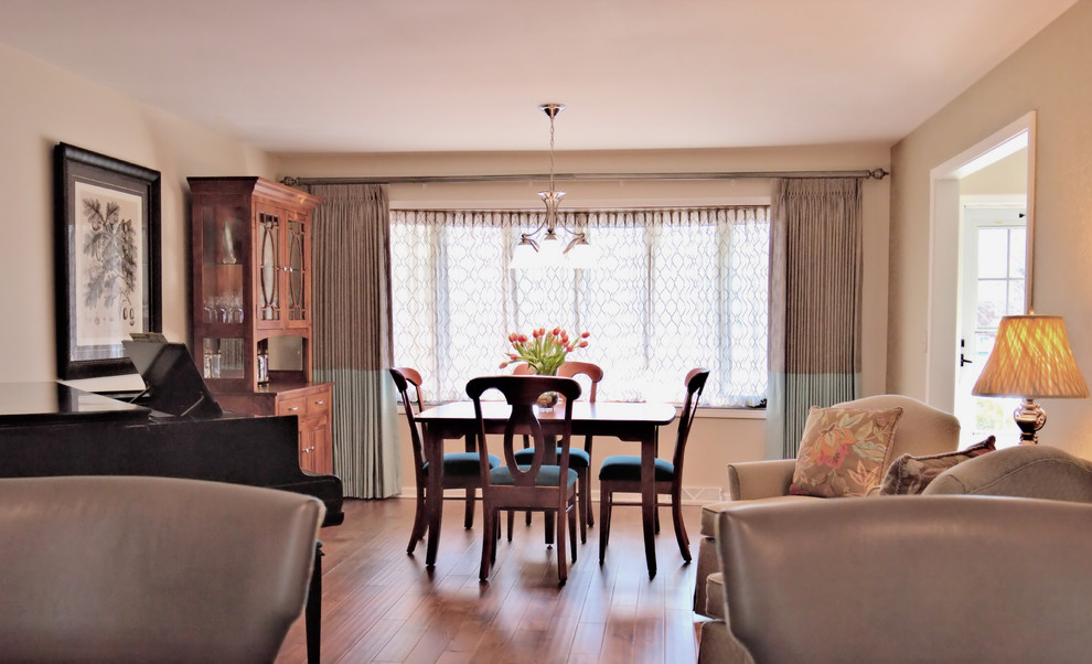 Dining room - transitional dining room idea in Chicago