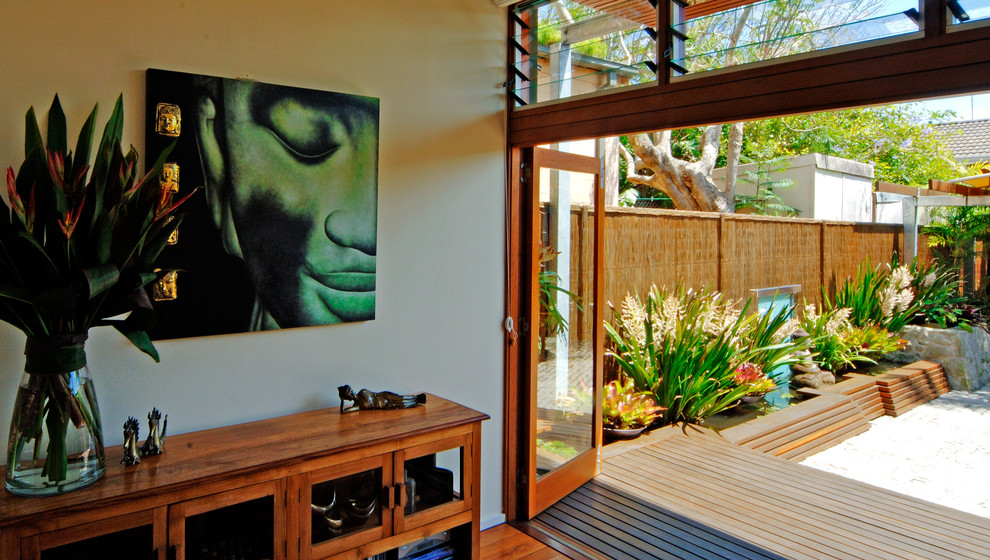 Inspiration for a mid-sized tropical two-storey green exterior in Sydney.