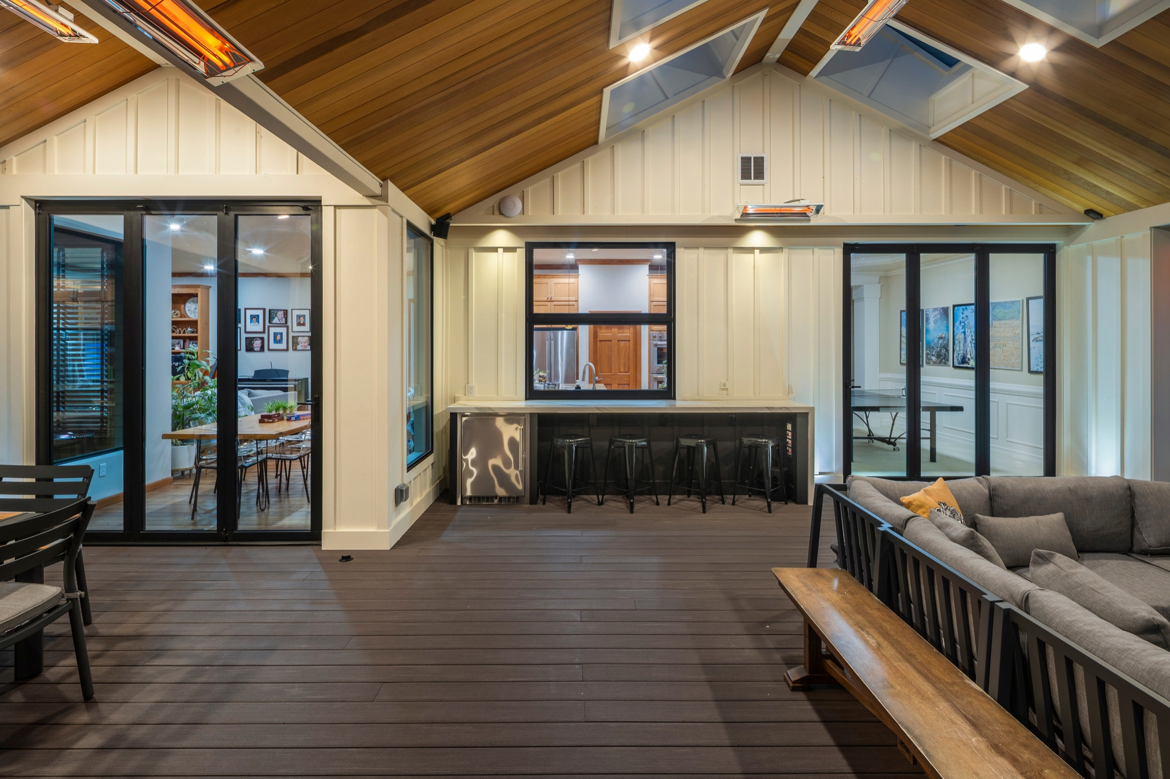 Sammamish Contemporary Outdoor Living