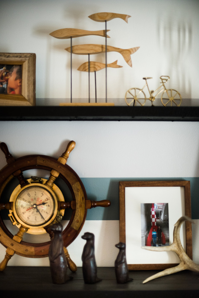 Example of a transitional home design design in Phoenix