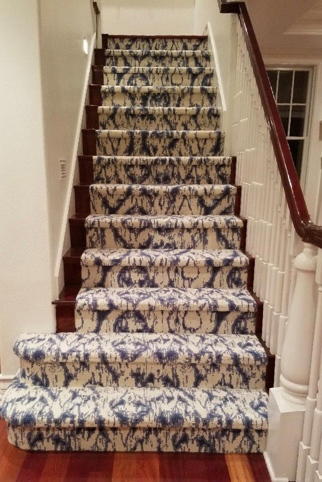 Photo of a mid-sized transitional carpeted straight staircase in Orange County with carpet risers and wood railing.