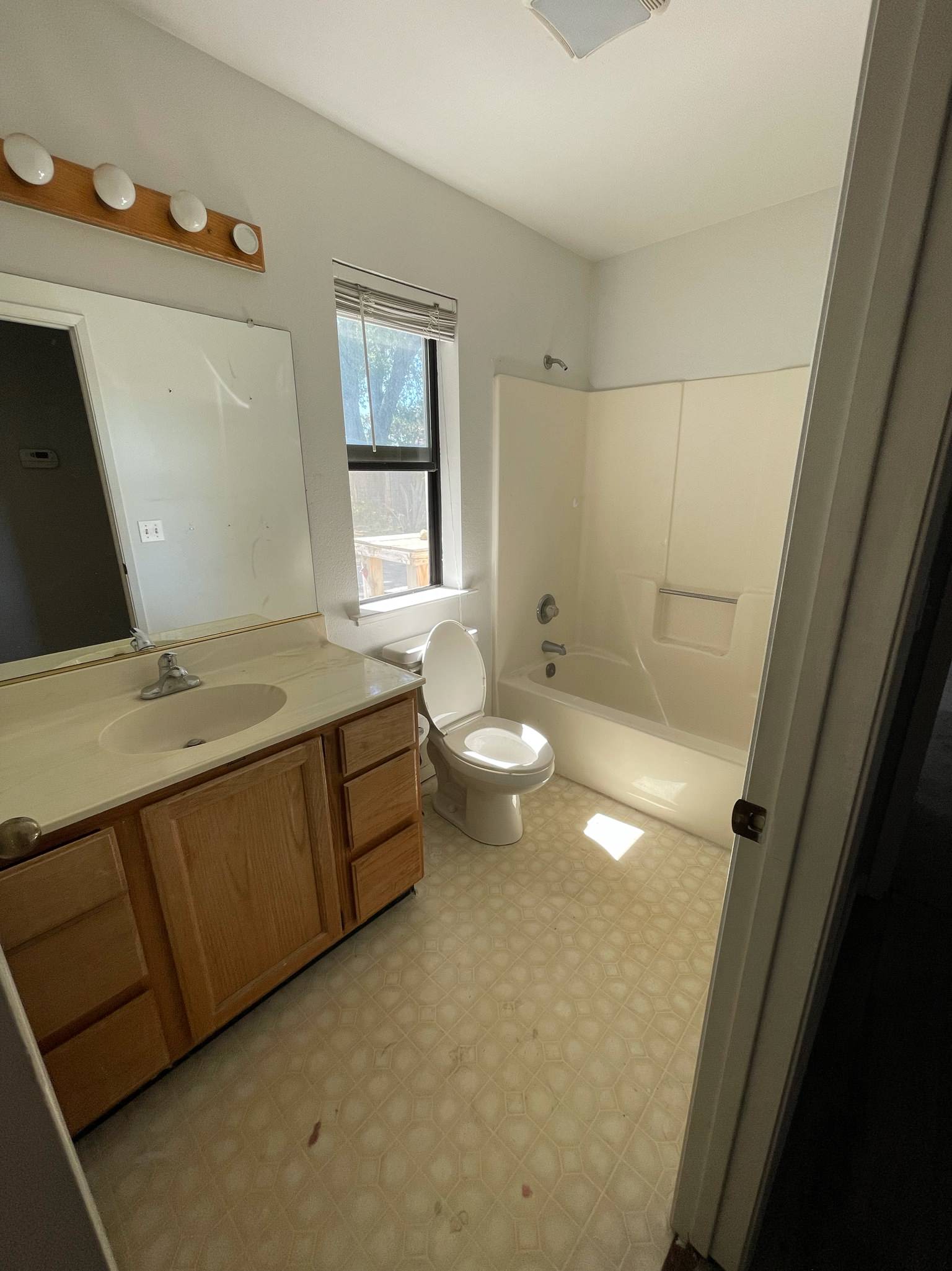 Condor Lane Remodel (Hall Bath Before)