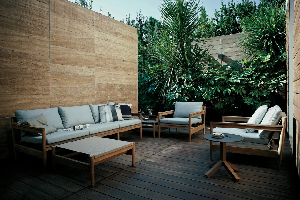 Inspiration for a mid-sized modern courtyard patio in Boston with decking.