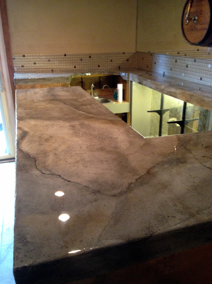 Mid-sized transitional home design photo