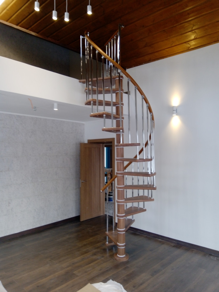 Винтовая лестница из бука