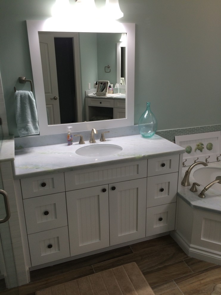 Inspiration for a transitional bathroom remodel in Miami
