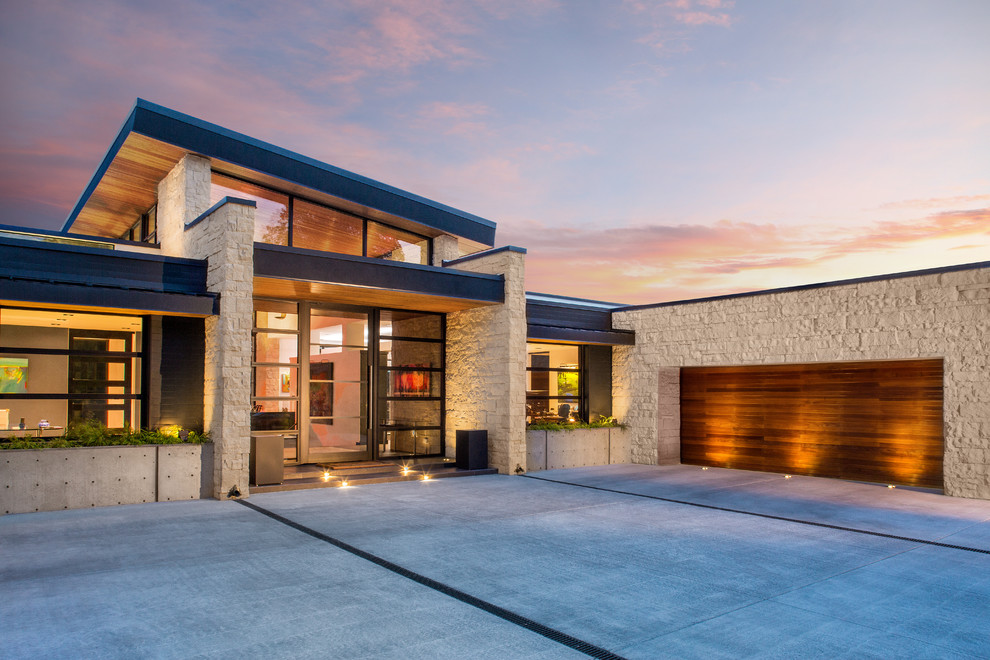 Photo of a modern exterior in San Diego.