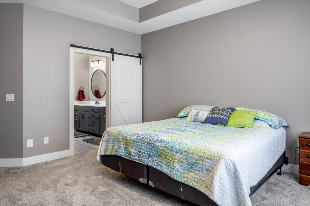 Home design - transitional home design idea