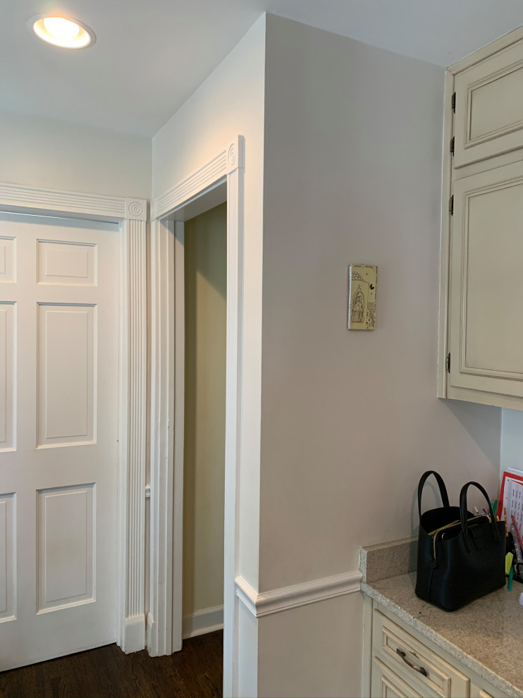 Transitional home design photo in Atlanta
