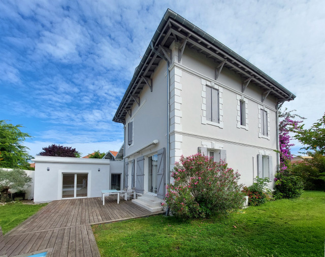 Extension Maison Centenaire nyklassisk-fasad
