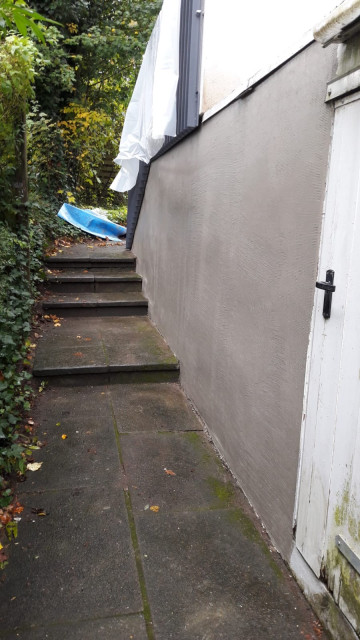Alter Zugang, neue Betonwand country-garden