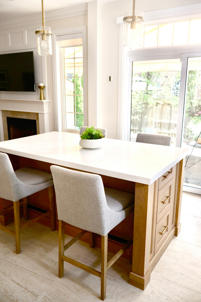 Inspiration pour une salle à manger ouverte sur la cuisine minimaliste de taille moyenne avec un mur blanc, un sol en carrelage de céramique, une cheminée standard, un manteau de cheminée en bois et un sol multicolore.