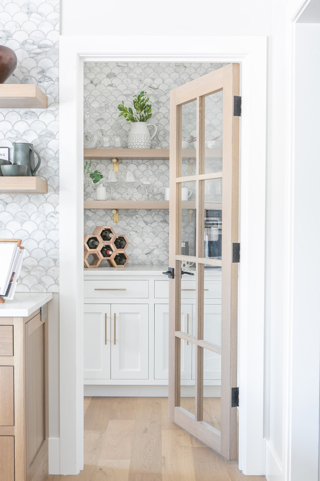 Transitional home design photo in Chicago