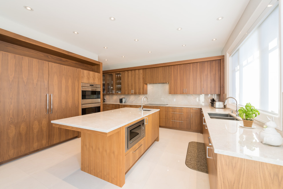 Inspiration for a transitional kitchen remodel in Toronto