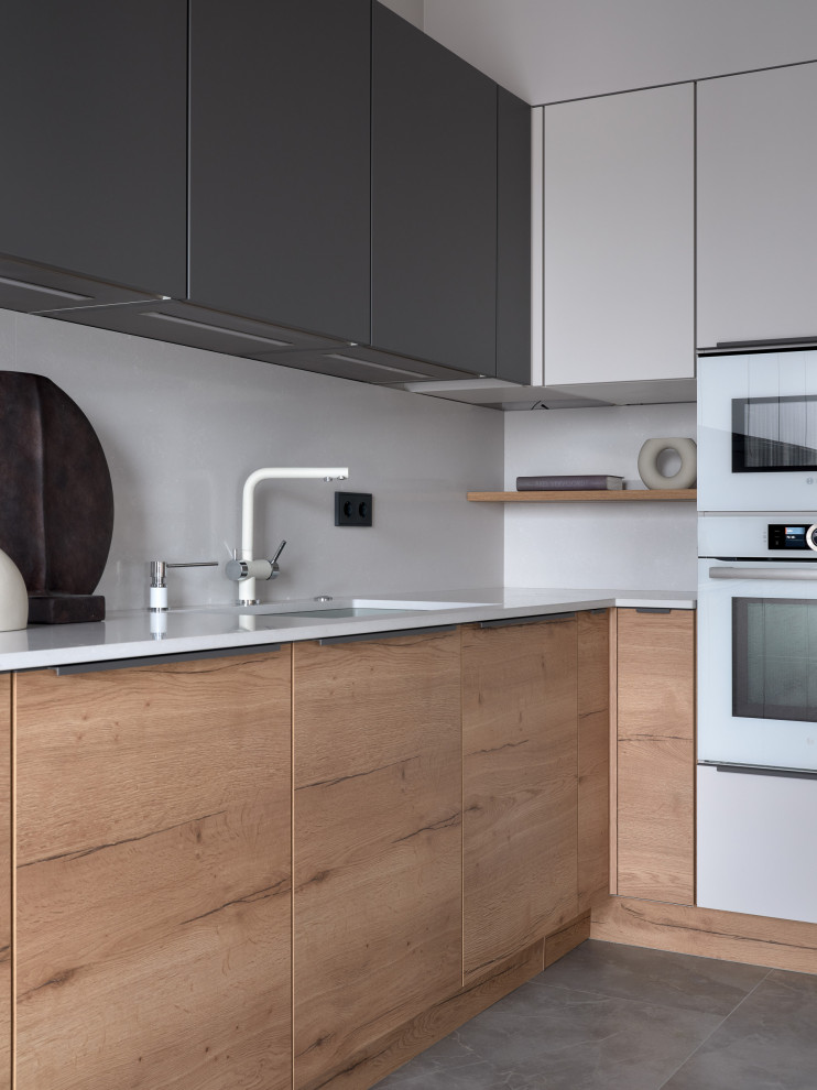 Монохром с деревянными акцентами в двухкомнатной квартире 60 м2