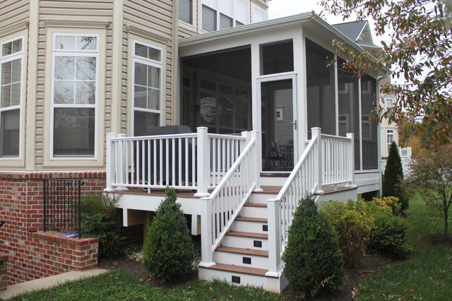Decks by Blue Moon Construction klassisch-veranda