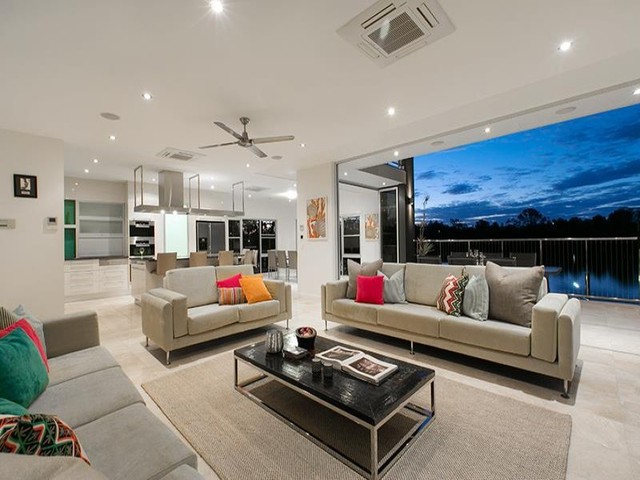 Brisbane Corso modern-vardagsrum