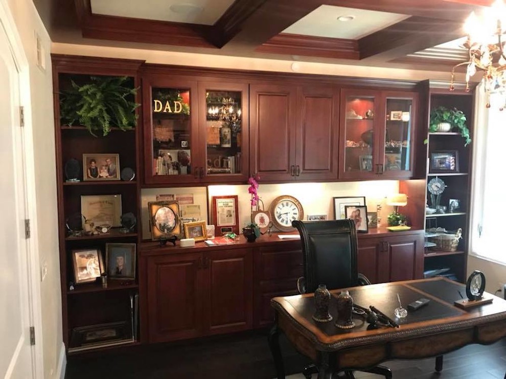 This is an example of a traditional home office in Orange County.