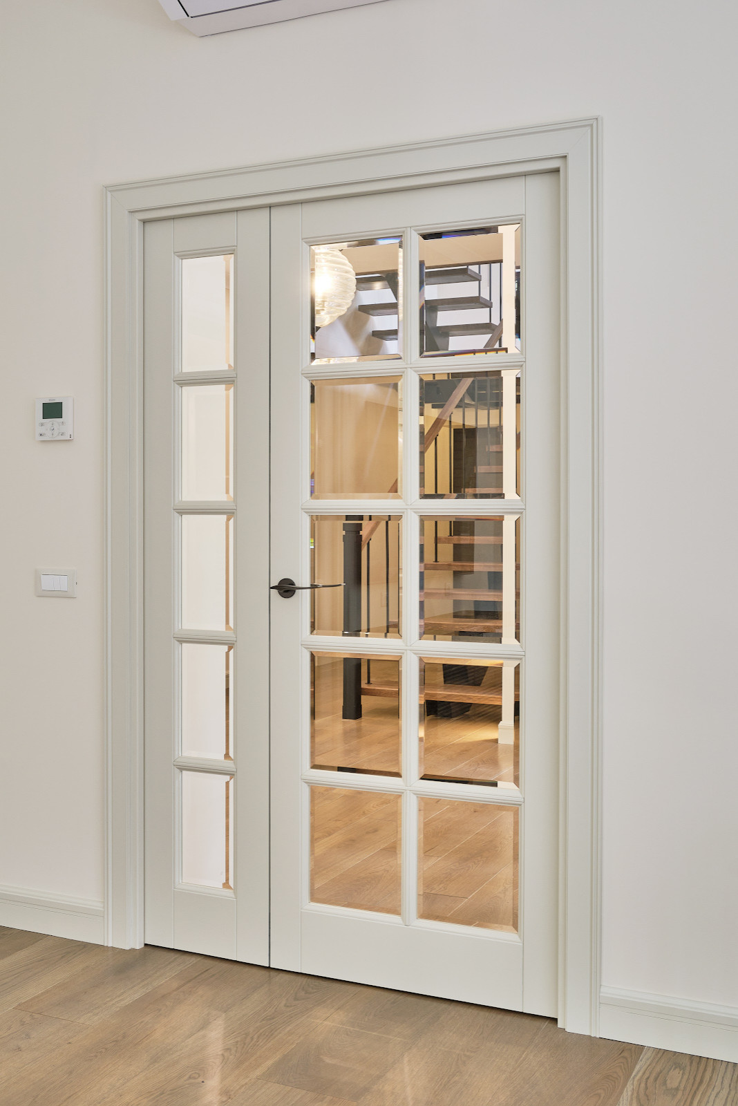 Кантри Ral 1013 в интерьере дома