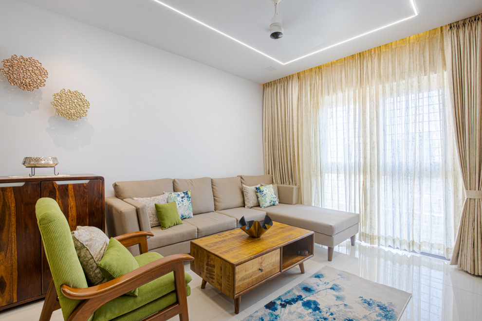 This is an example of a contemporary living room in Pune.