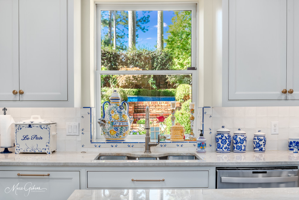 Beautiful Kitchen with Beautiful Backdrop