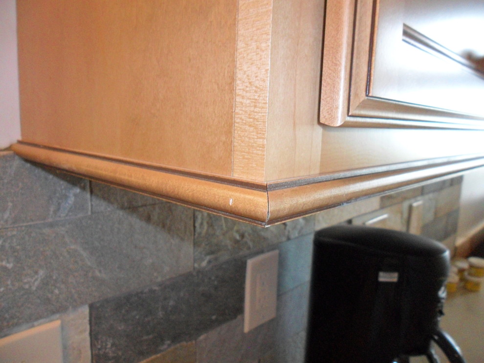 Kitchen - transitional kitchen idea