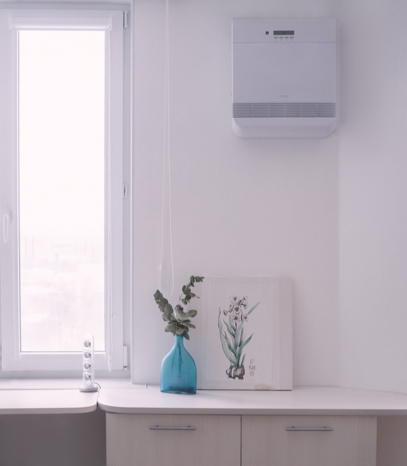 Перепланировка квартиры с радиальной фасадной стеной, авторская мозаика.