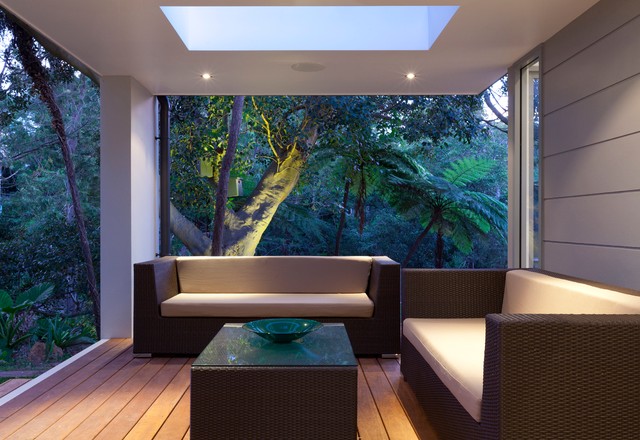 Greenwich contemporary-deck
