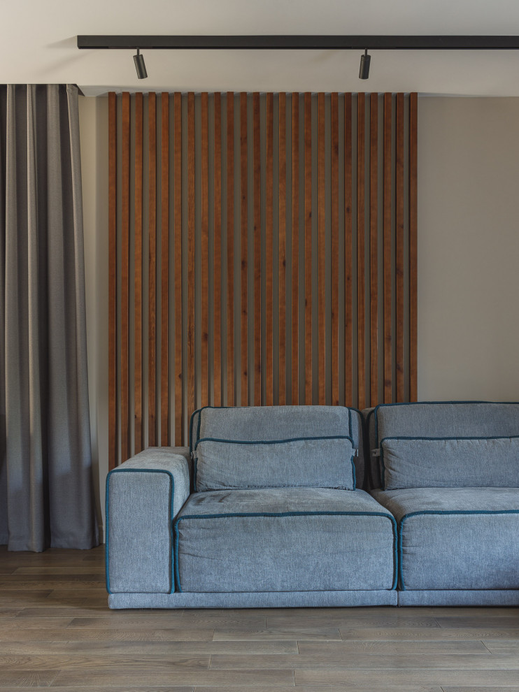 Кухня-гостиная с камином в коттедже Малая Царевщина