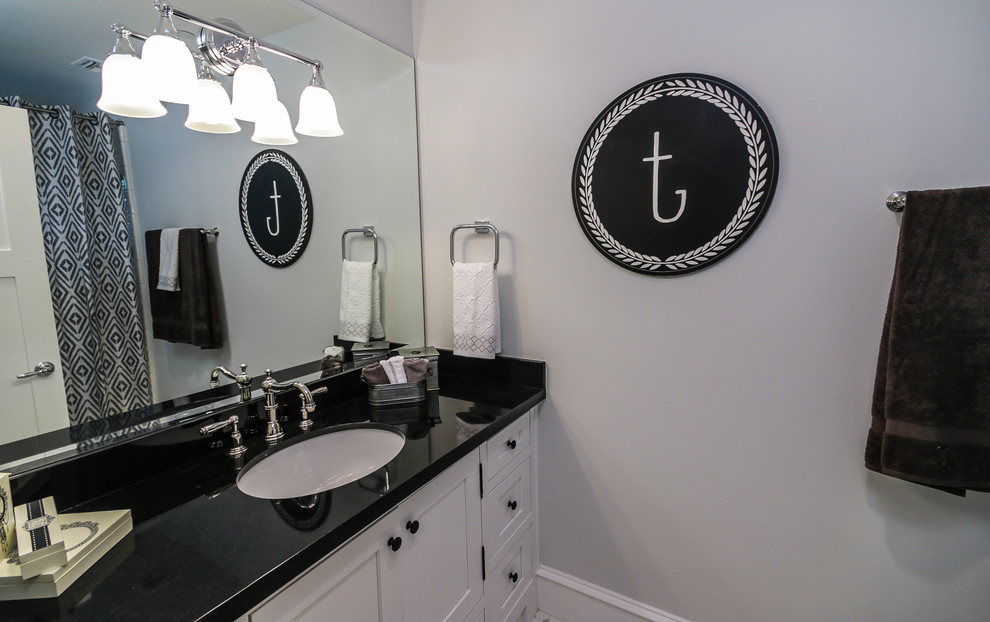Arts and crafts home design photo in Phoenix