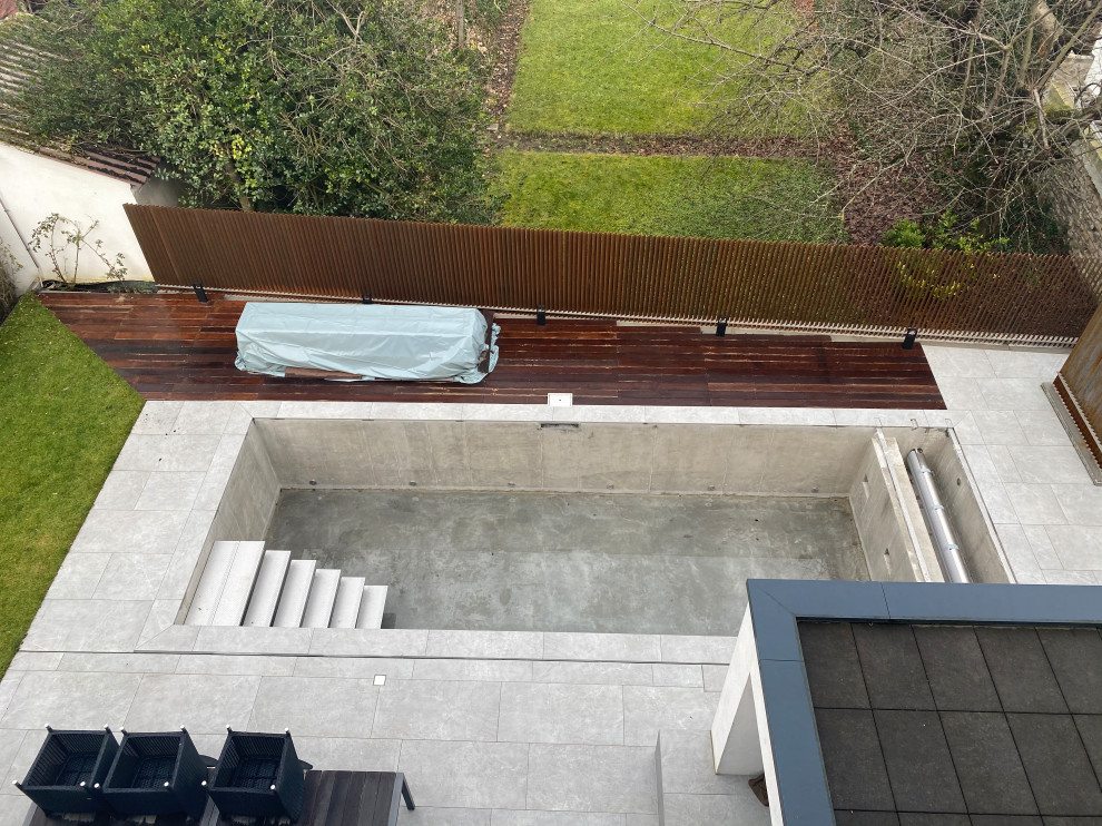 Moderner Pool in Sonstige