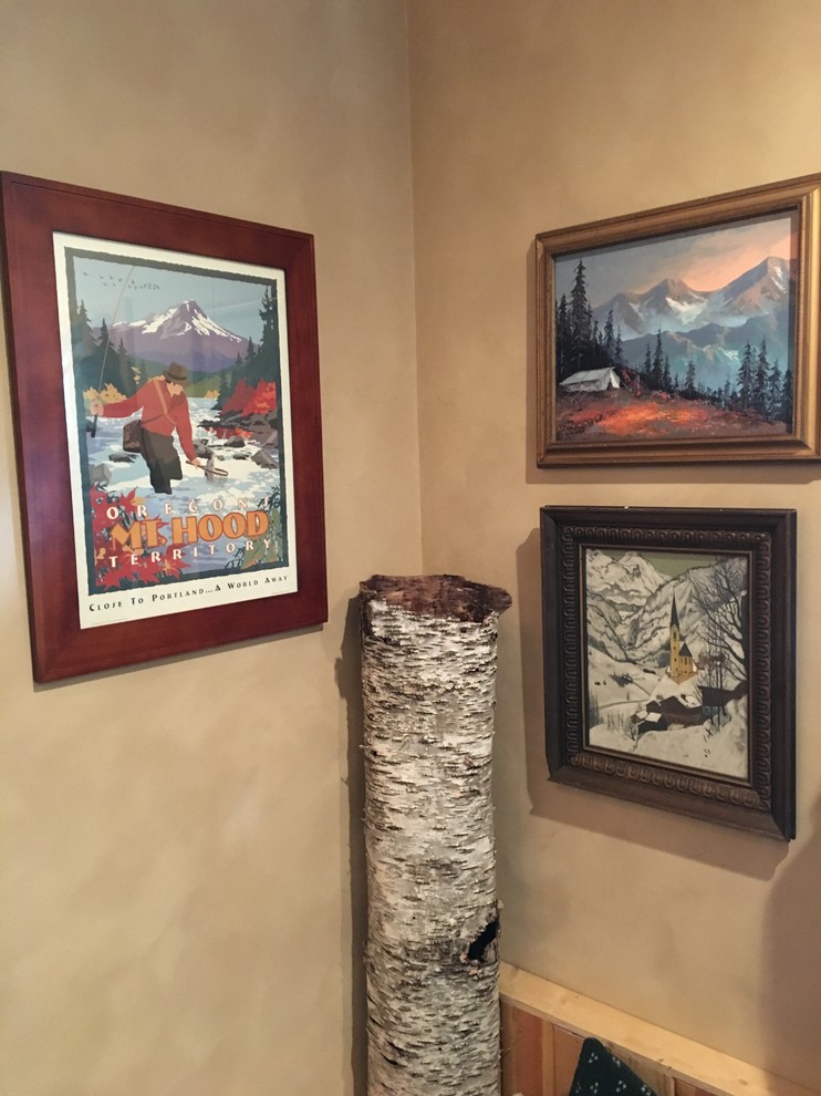 Example of a mountain style home design design in Seattle