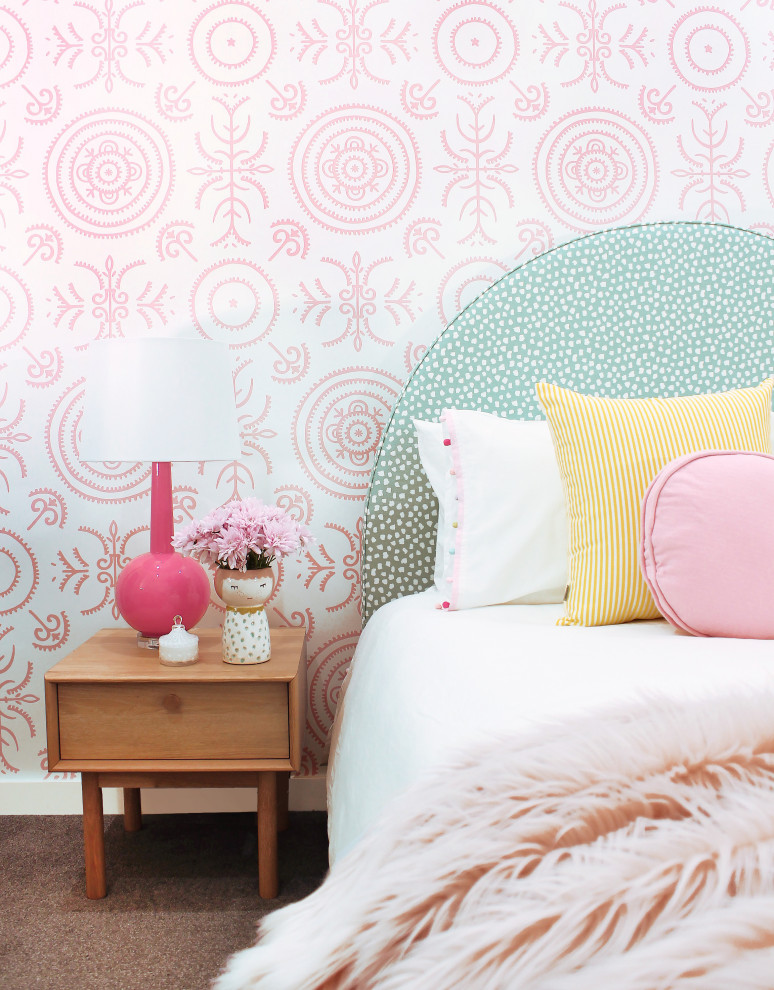 Inspiration for a mid-sized contemporary master bedroom in Sydney with pink walls, carpet and brown floor.