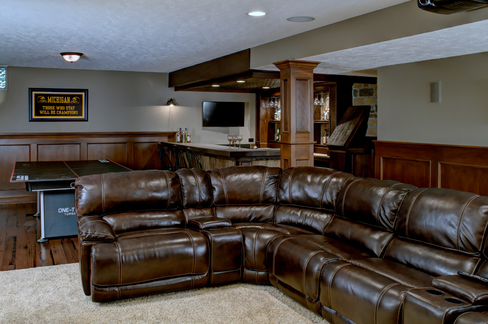 Mountain style basement photo in Columbus
