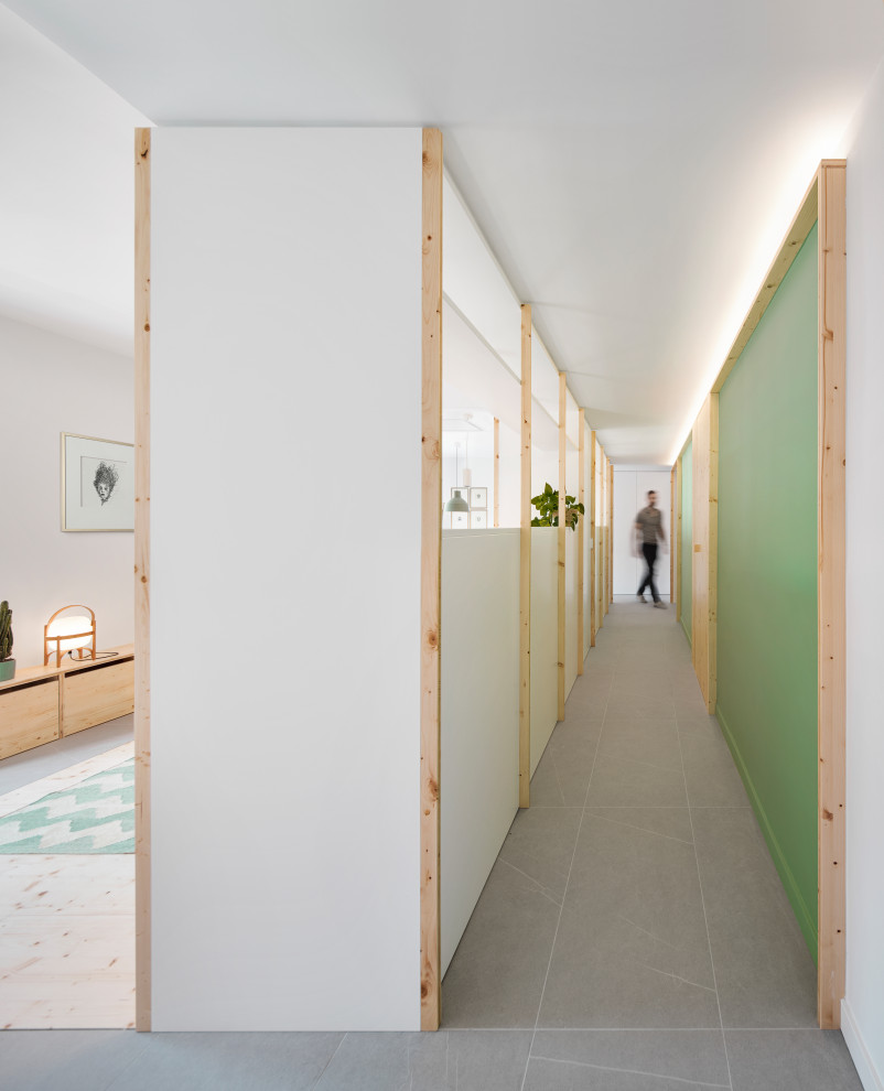 Идея дизайна: узкий коридор в скандинавском стиле
