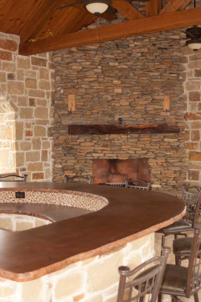 Mountain style home design photo in Houston