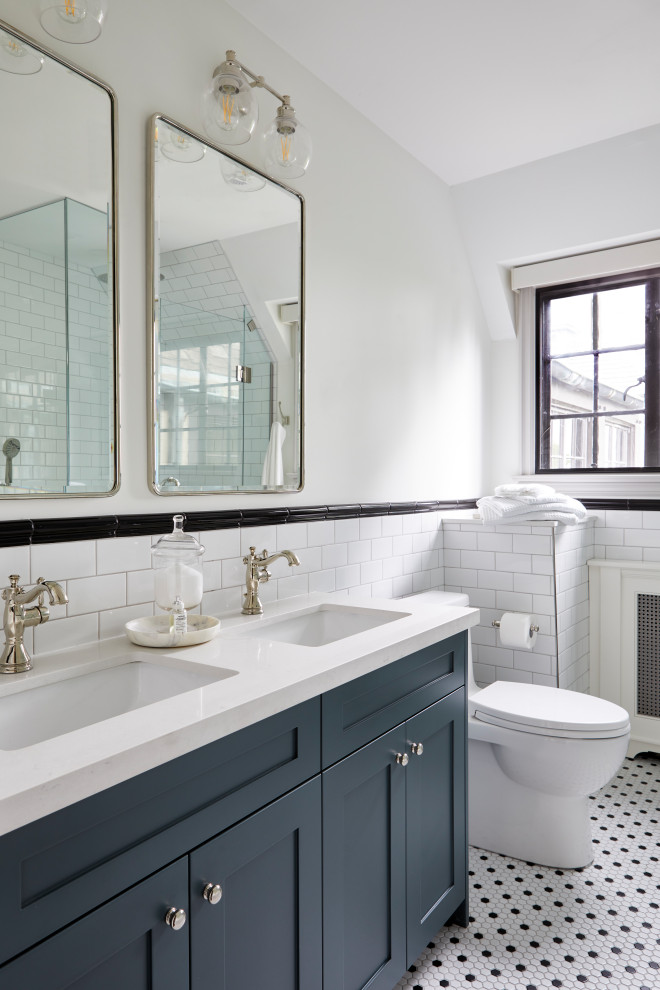 Example of a transitional home design design in Toronto