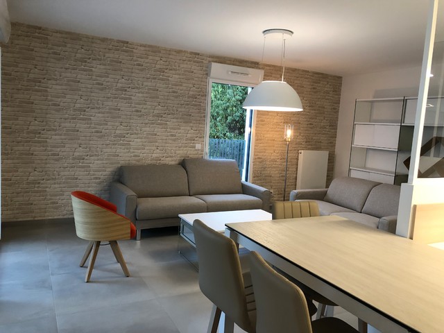 Aménagement d'un salon.