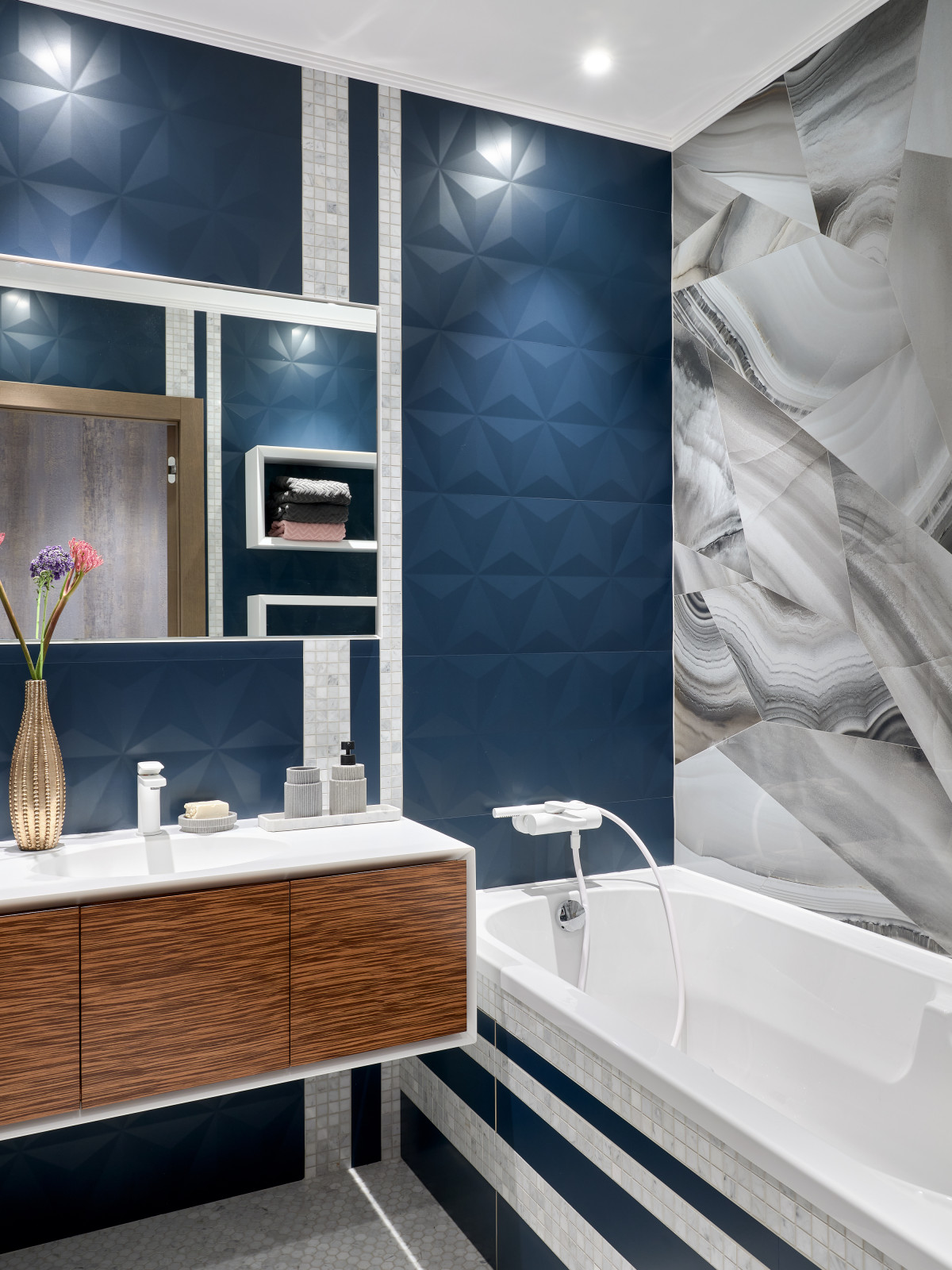 Современный интерьер с отсылкой к классике. Дизайнер Татьяна Нацвина.