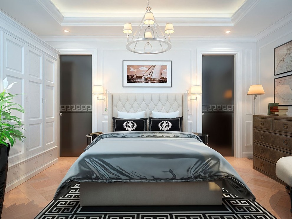 У Ростральных колонн