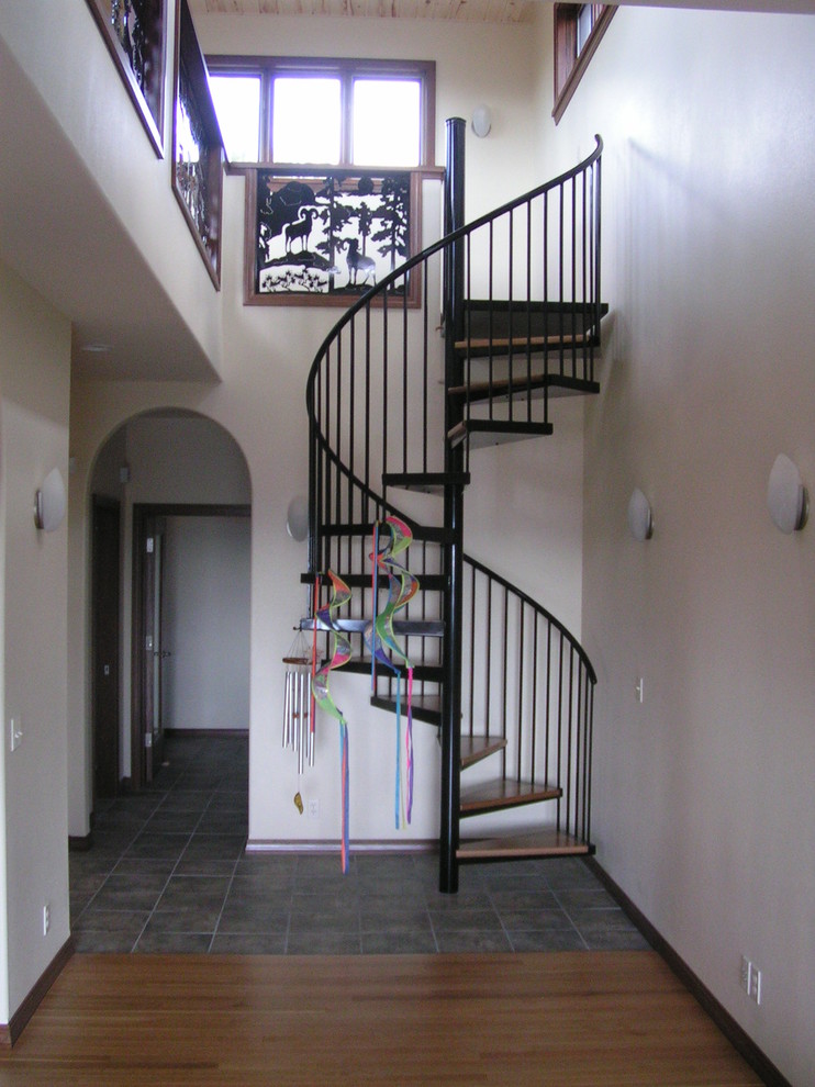 Transitional hallway photo in Seattle