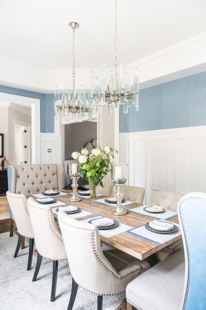 Transitional home design photo in Toronto