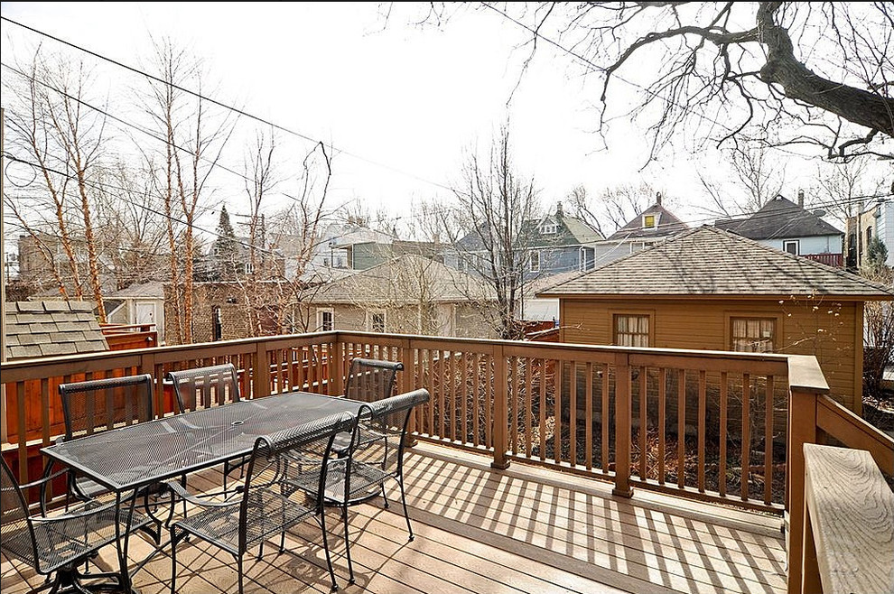 Inspiration for a transitional deck remodel in Chicago