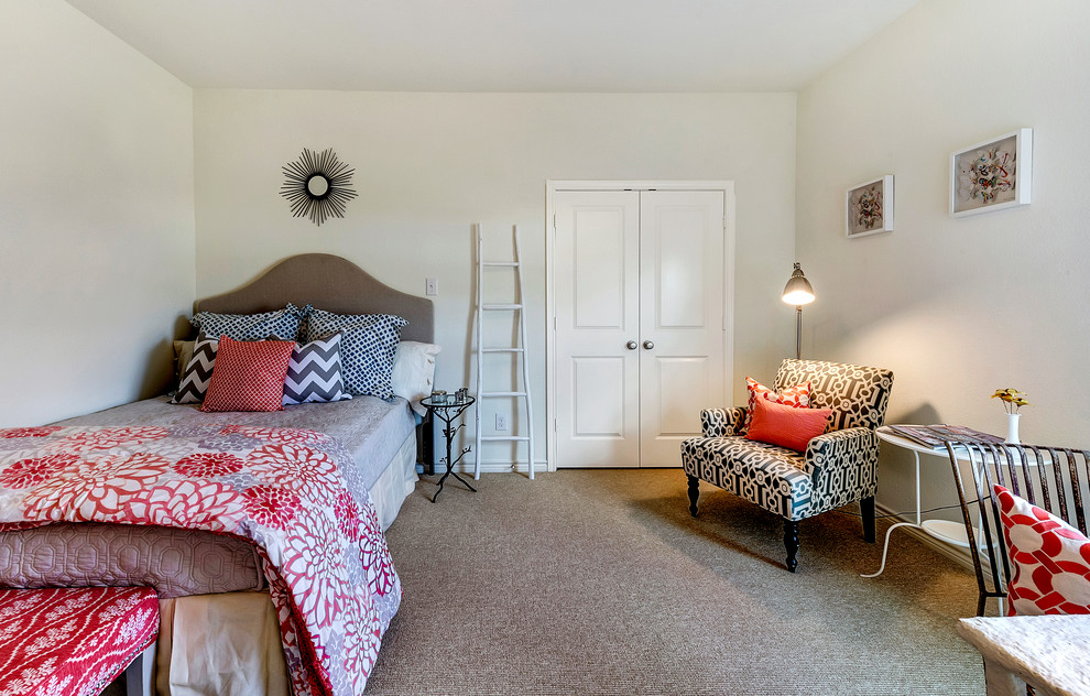 Mid-sized transitional guest bedroom in Dallas.