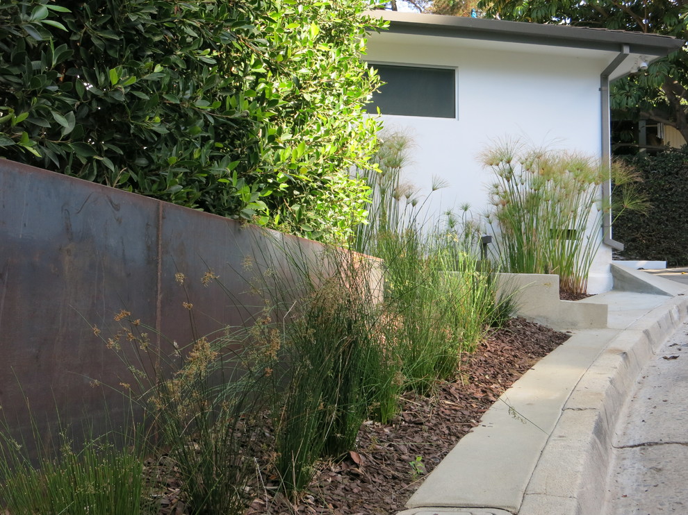 Design ideas for a contemporary front yard garden in Los Angeles with a garden path and concrete pavers.